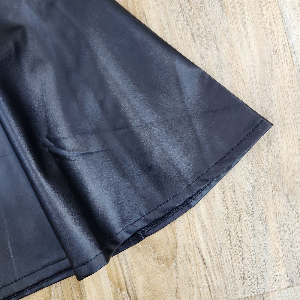 🔹️Black Faux Leather Skater Mini Skirt Medium - Picture 6 of 12